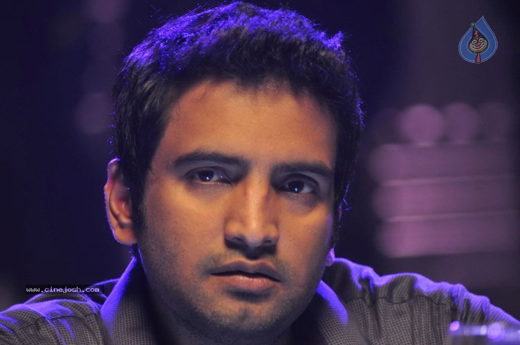 Endrendrum Punnagai Tamil Movie Stills - 11 / 31 photos