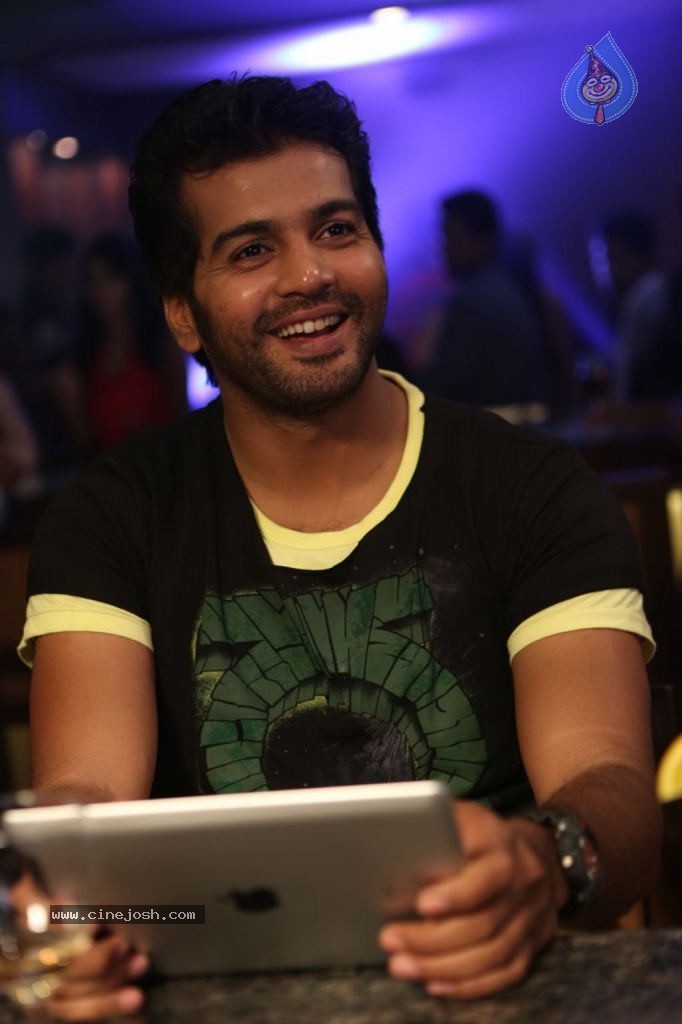 Endrendrum Punnagai Tamil Movie Stills - 12 / 31 photos