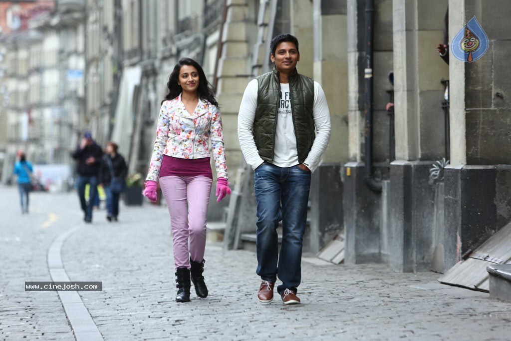 Endrendrum Punnagai Tamil Movie Stills - 3 / 21 photos