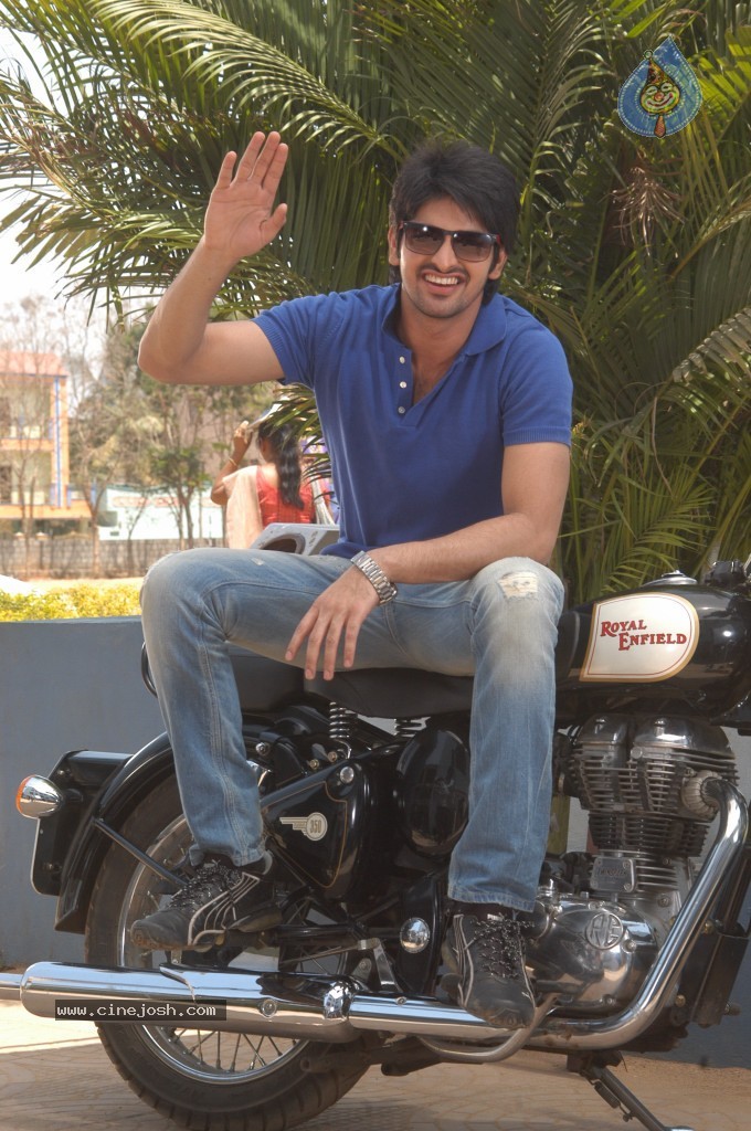 Enduko Nachav Movie Stills - 34 / 38 photos