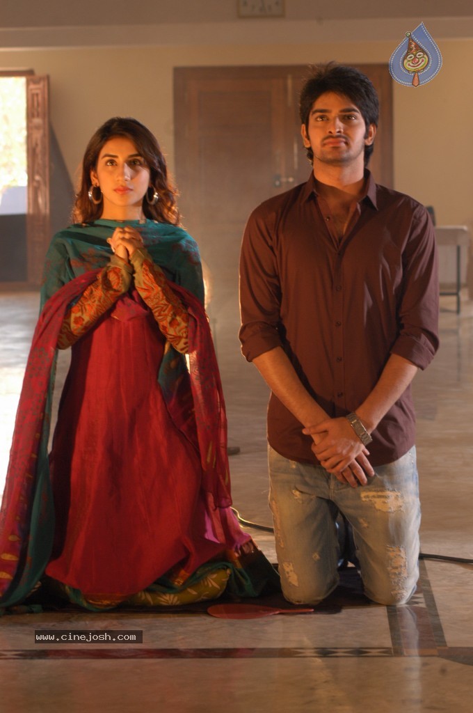 Enduko Nachav Movie Stills - 36 / 38 photos