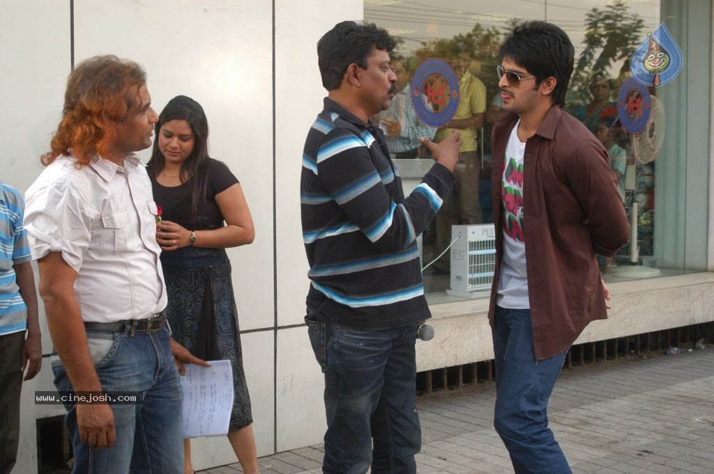 Enduko Nachav Movie Stills - 38 / 38 photos