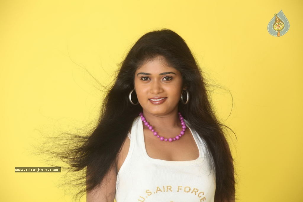 Enjoy Movie Stills and Wallpapers - 24 / 56 photos