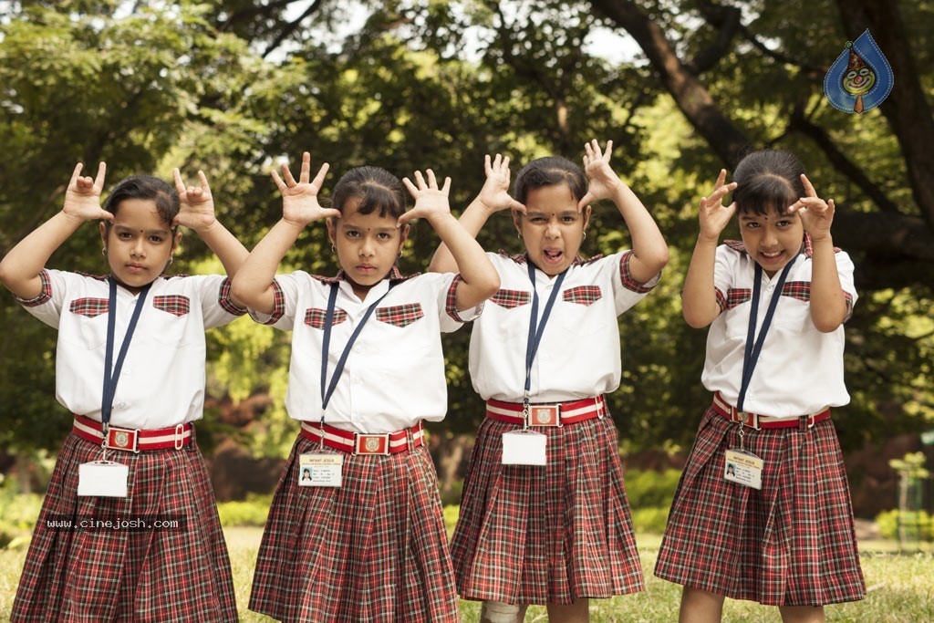 Enna Satham Intha Neram Tamil Movie Stills - 33 / 101 photos