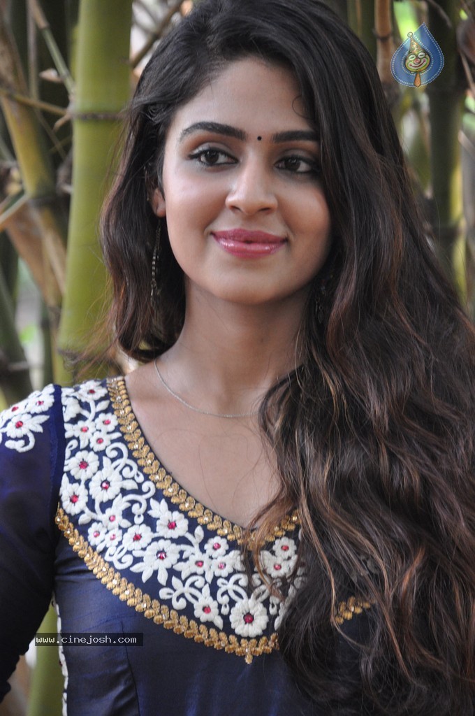 Enna Satham Intha Neram Tamil Movie Stills - 40 / 101 photos