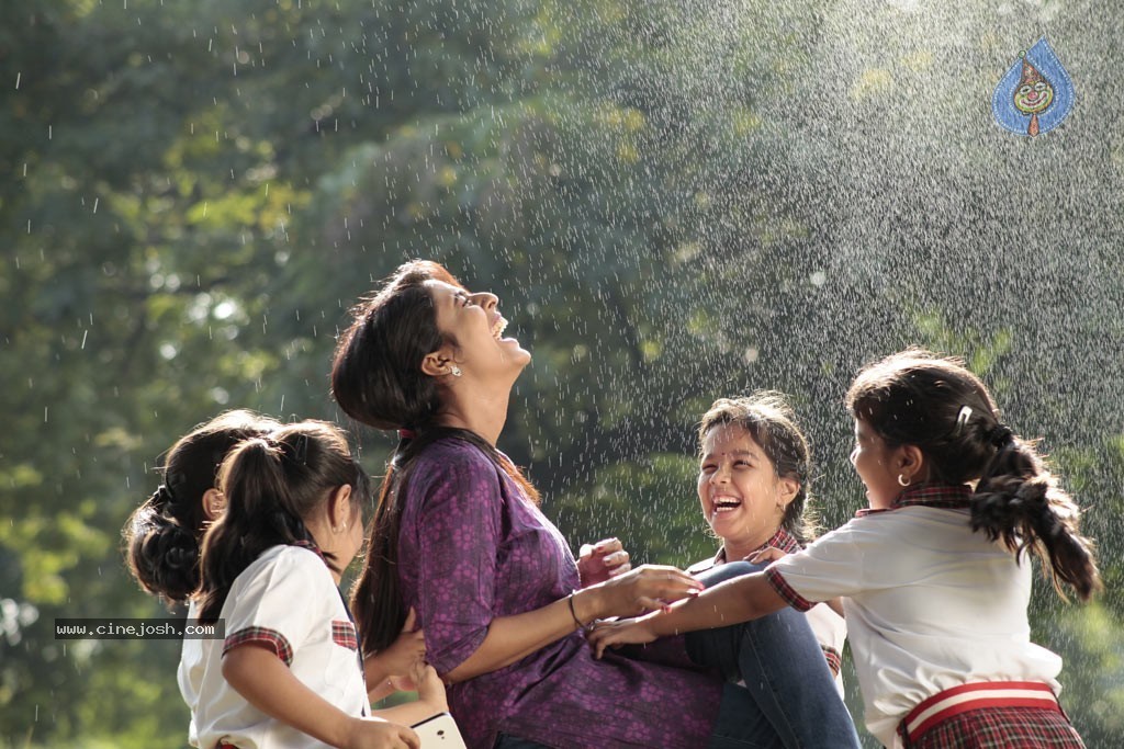 Enna Satham Intha Neram Tamil Movie Stills - 49 / 101 photos