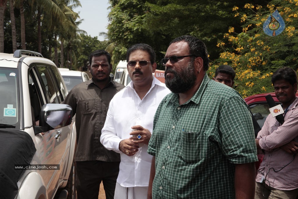 Enna Satham Intha Neram Tamil Movie Stills - 53 / 101 photos