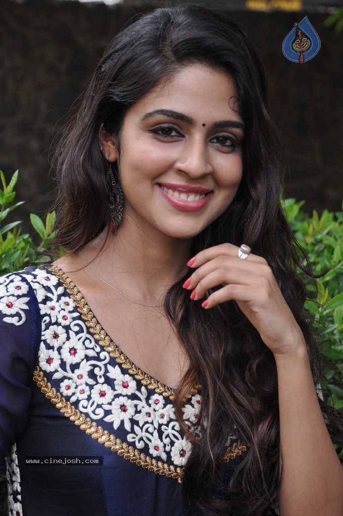 Enna Satham Intha Neram Tamil Movie Stills - 66 / 101 photos