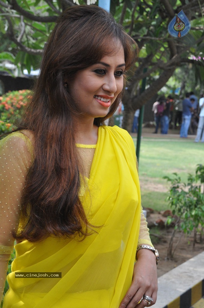 Enna Satham Intha Neram Tamil Movie Stills - 72 / 101 photos