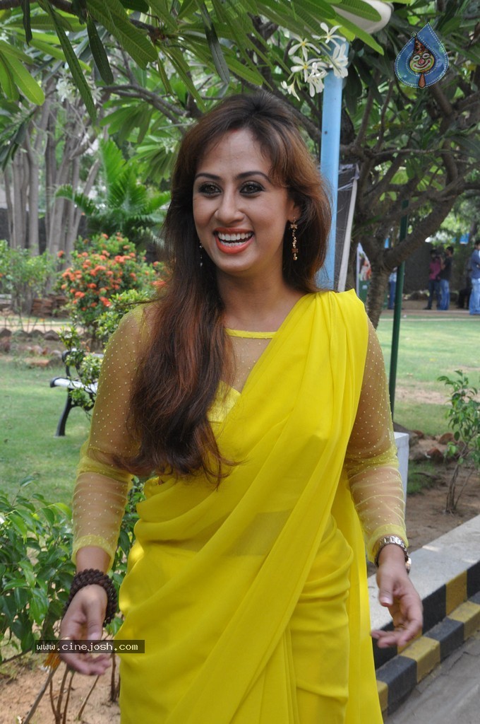 Enna Satham Intha Neram Tamil Movie Stills - 77 / 101 photos