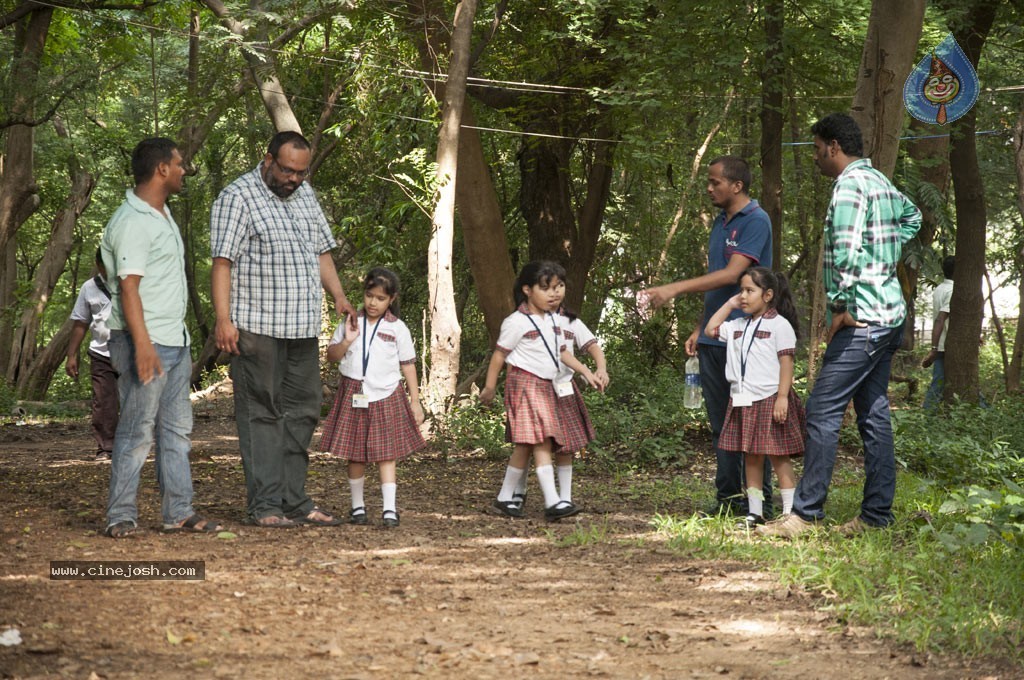 Enna Satham Intha Neram Tamil Movie Stills - 82 / 101 photos