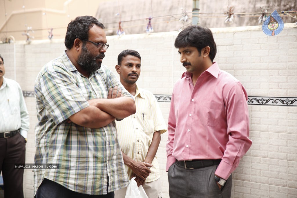 Enna Satham Intha Neram Tamil Movie Stills - 83 / 101 photos