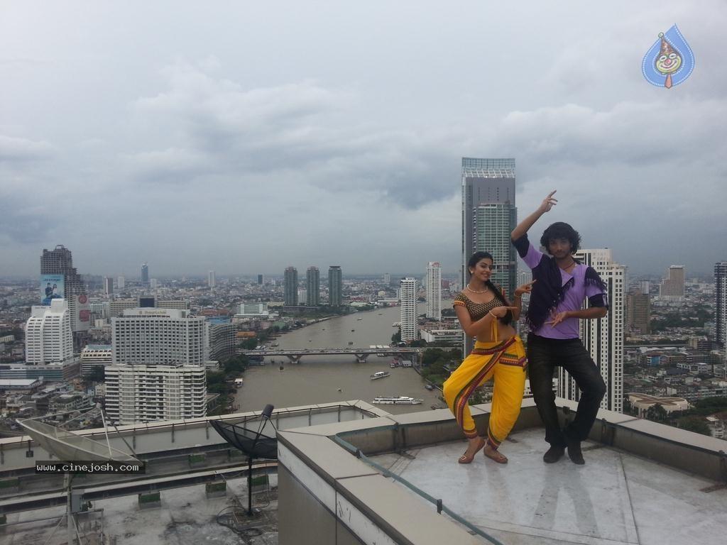 Ennamo Edho Tamil Movie New Photos - 3 / 24 photos