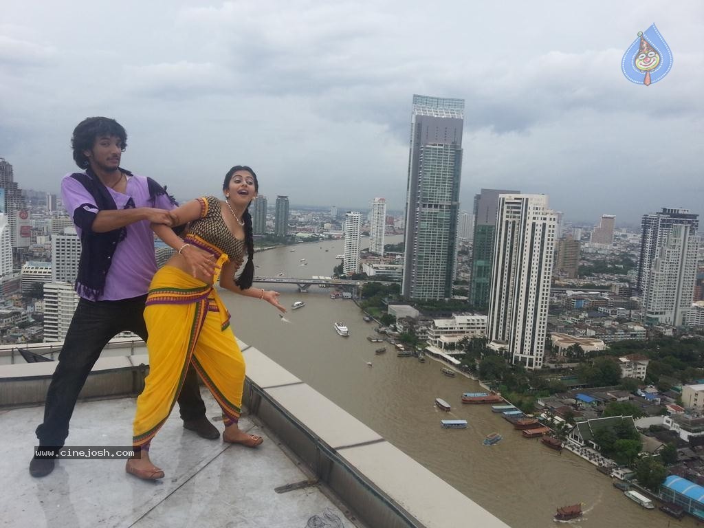 Ennamo Edho Tamil Movie New Photos - 6 / 24 photos