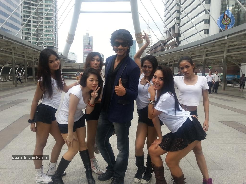 Ennamo Edho Tamil Movie New Photos - 8 / 24 photos