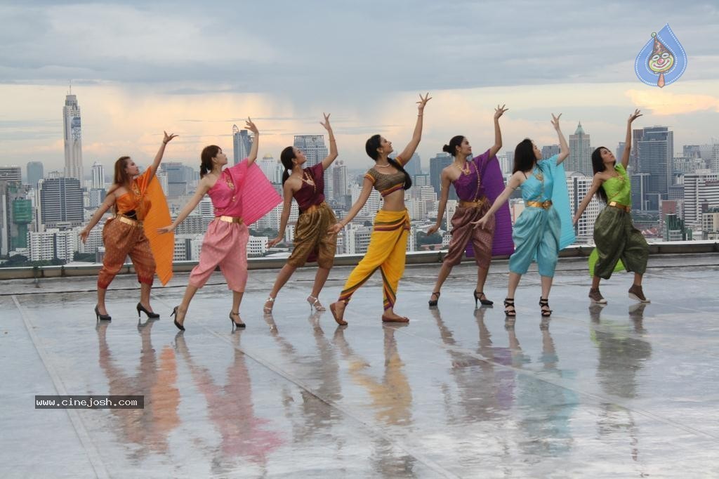 Ennamo Edho Tamil Movie New Photos - 9 / 24 photos