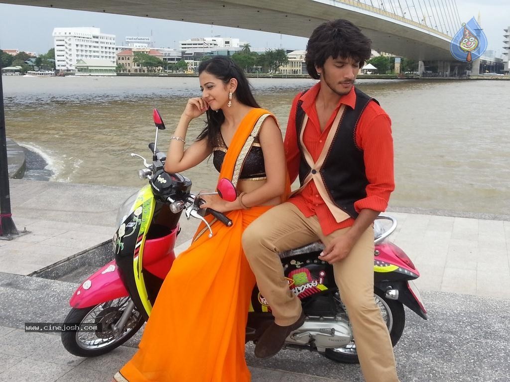 Ennamo Edho Tamil Movie New Photos - 10 / 24 photos
