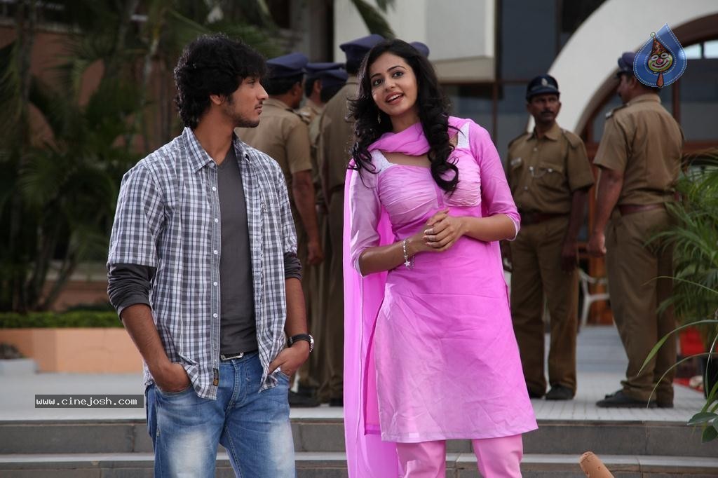 Ennamo Edho Tamil Movie Stills - 1 / 18 photos