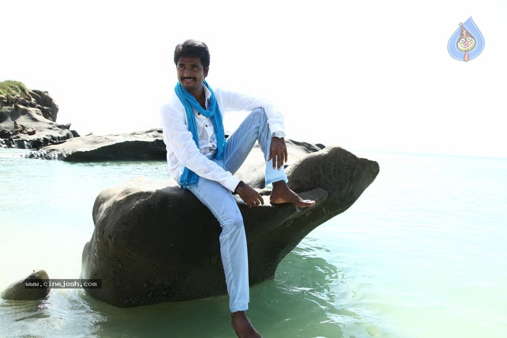 Ethir Neechal Tamil Movie Hot Stills - 10 / 30 photos