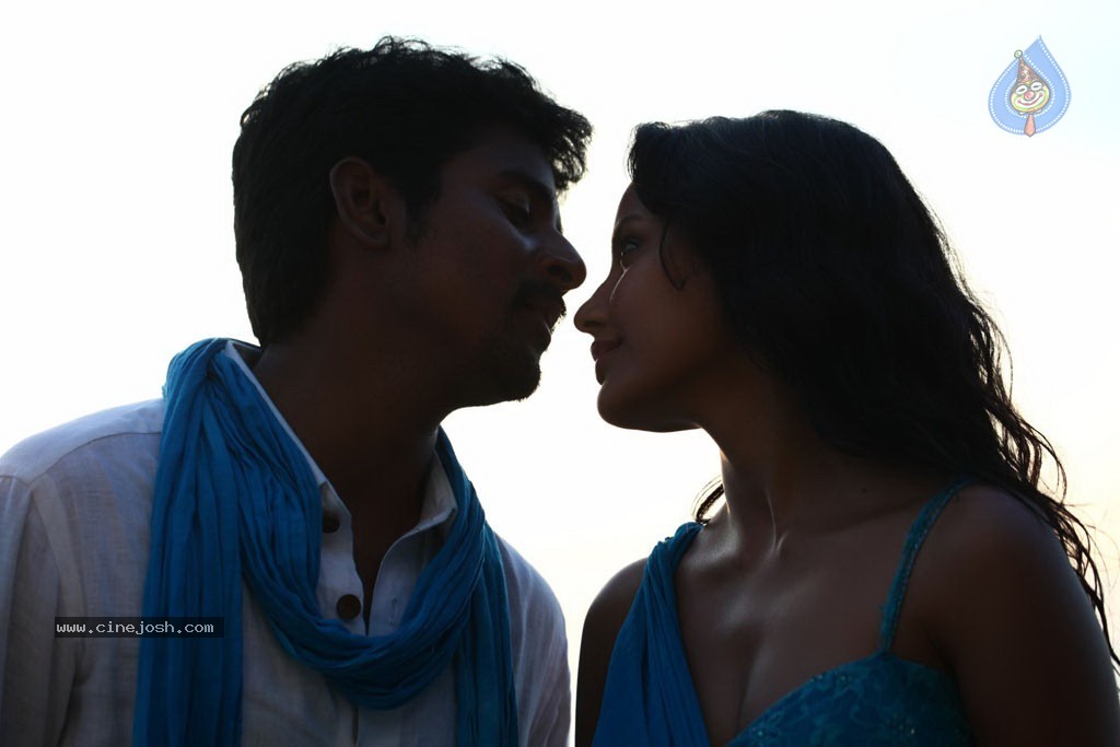 Ethir Neechal Tamil Movie Hot Stills - 26 / 30 photos