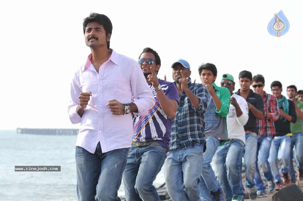Ethir Neechal Tamil Movie Stills - 2 / 44 photos