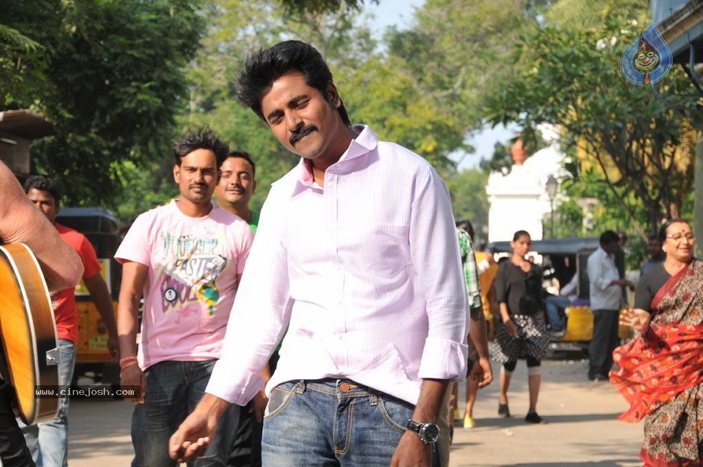 Ethir Neechal Tamil Movie Stills - 6 / 44 photos