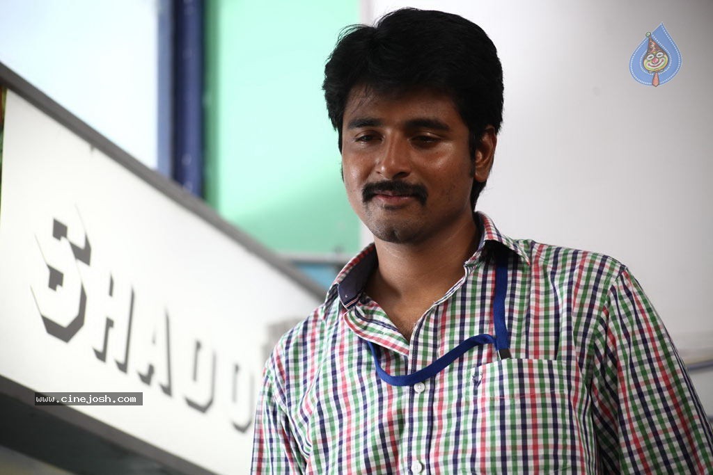 Ethir Neechal Tamil Movie Stills - 24 / 44 photos