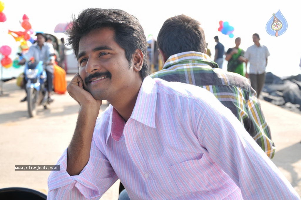 Ethir Neechal Tamil Movie Stills - 29 / 44 photos