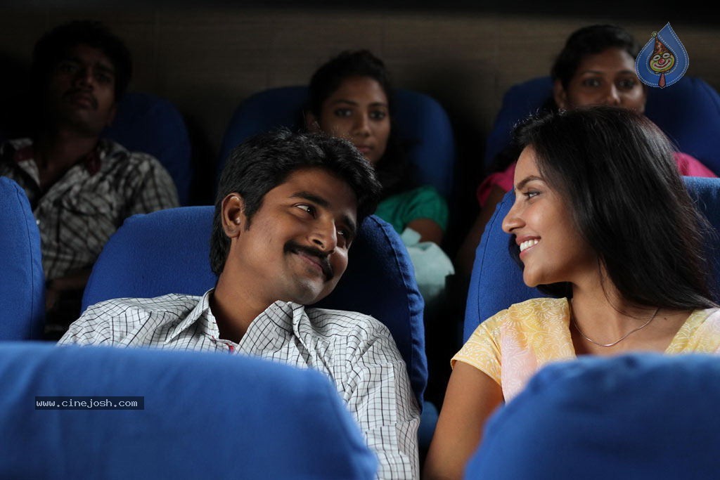 Ethir Neechal Tamil Movie Stills - 38 / 44 photos