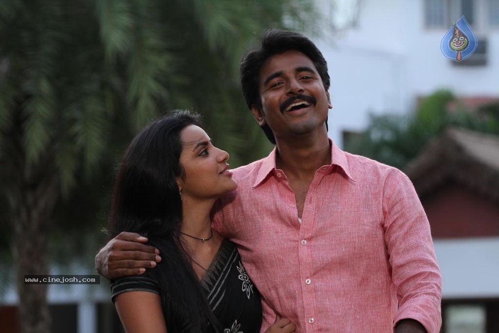 Ethir Neechal Tamil Movie Stills - 41 / 44 photos