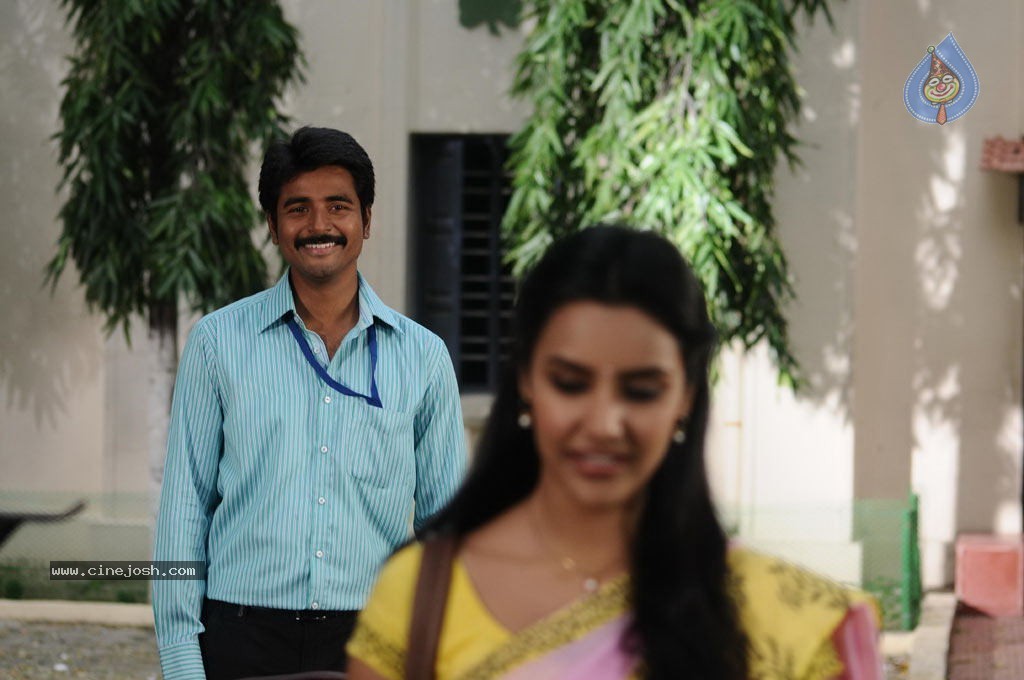 Ethir Neechal Tamil Movie Stills - 44 / 44 photos
