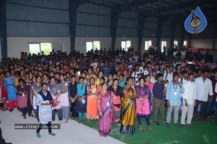 Evaru Team are in Vizag Avanthi College - 2 / 21 photos