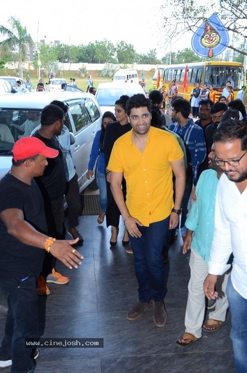 Evaru Team are in Vizag Baba Institute - 12 / 17 photos