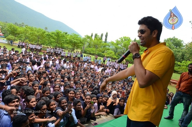 Evaru Team at Chaitanya  College - 10 / 35 photos