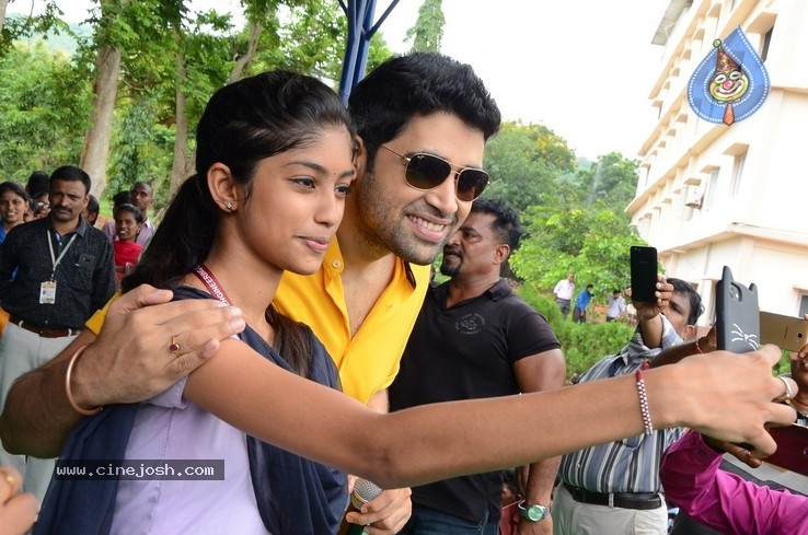 Evaru Team at Chaitanya  College - 33 / 35 photos