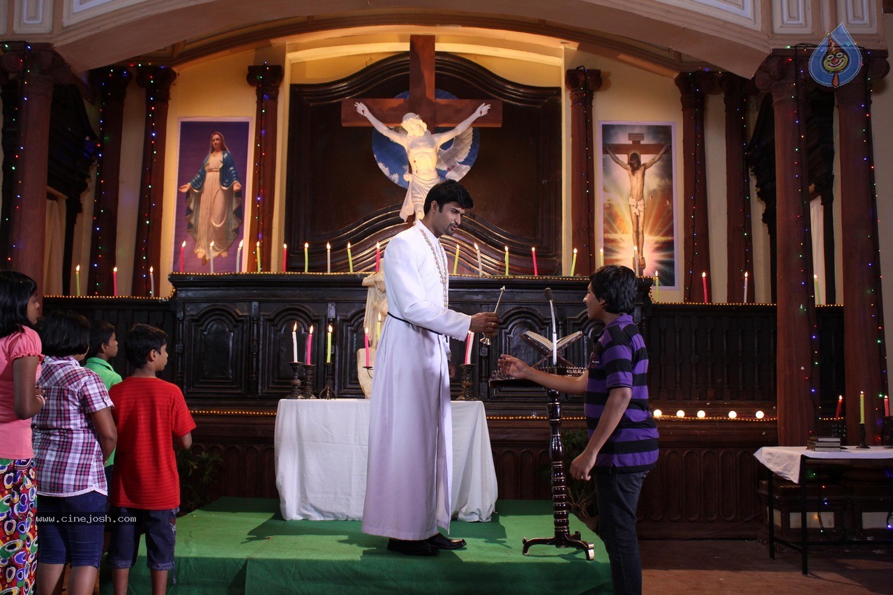 Father Movie Stills and Posters - 12 / 43 photos