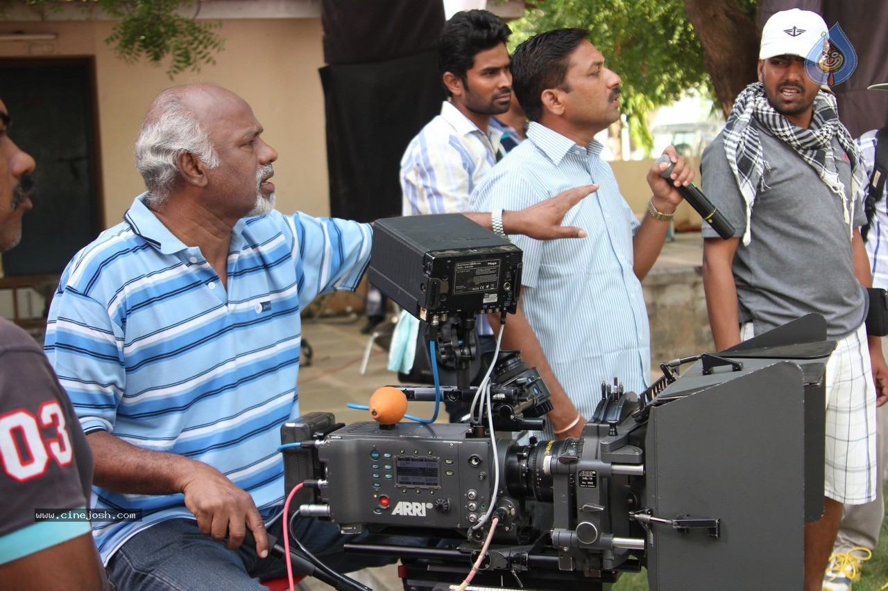 Father Movie Stills and Posters - 20 / 43 photos