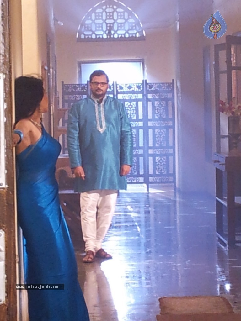 Flora Saini Stills in Aakasam Lo Sagam - 3 / 15 photos