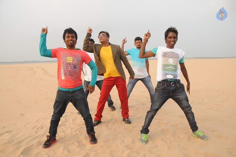 Full Guarantee Movie Working Stills - 9 / 20 photos