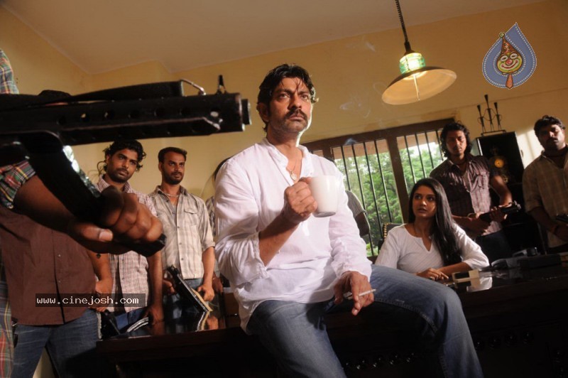 Gaayam 2 Movie Latest Gallery - 16 / 73 photos