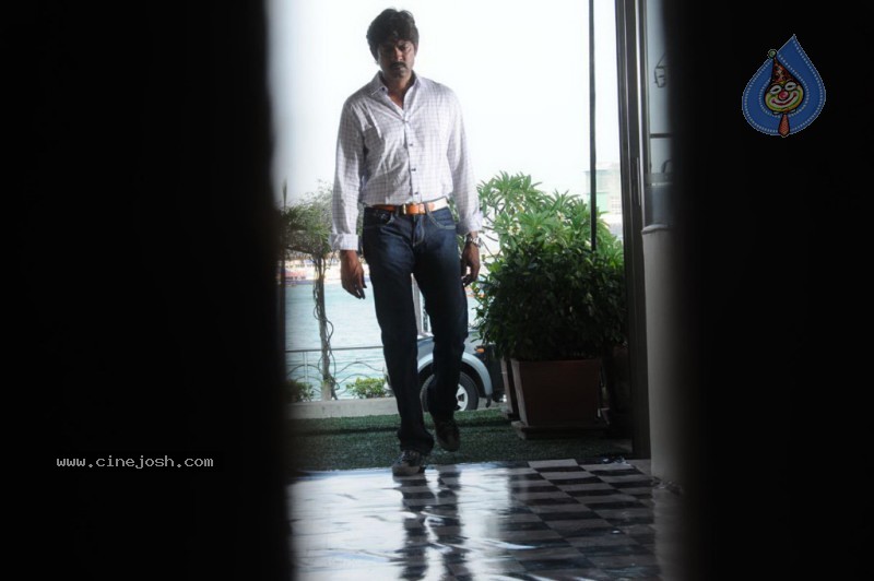 Gaayam 2 Movie Latest Gallery - 56 / 73 photos