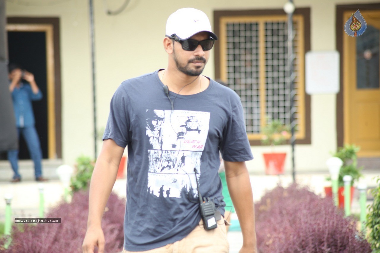 Gaddam Gang Movie Gallery - 42 / 47 photos