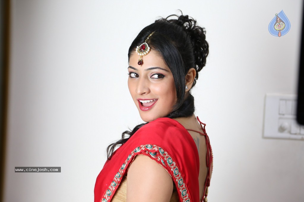 Galata Movie Hot Stills - 16 / 21 photos