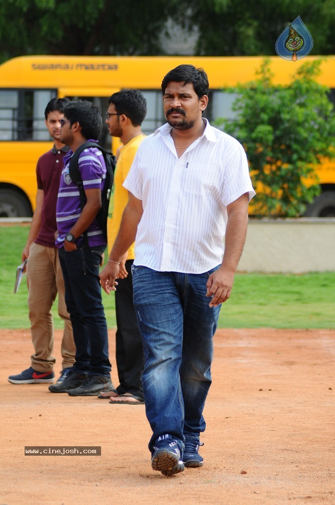 Gallo Telinattunde Movie New Pics - 10 / 34 photos