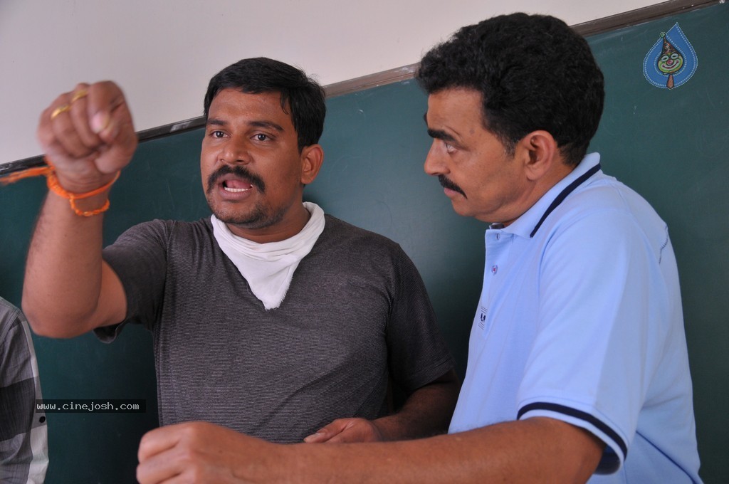 Gallo Telinattunde Movie New Pics - 12 / 34 photos