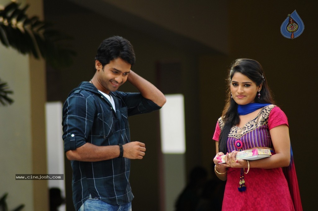 Gallo Telinattunde Movie Photos - 23 / 30 photos