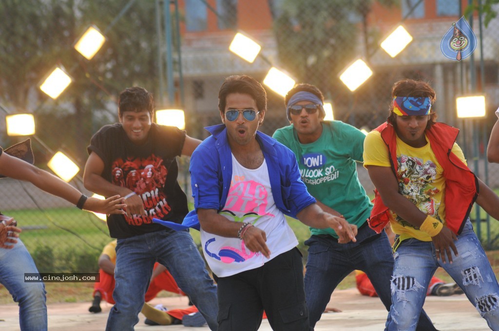 Gallo Telinattunde Movie Stills - 22 / 57 photos