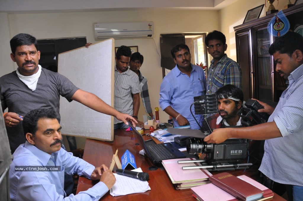 Gallo Telinattunde Movie Stills - 28 / 57 photos