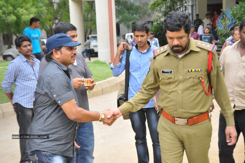 Gallo Telinattunde Movie Stills - 32 / 57 photos