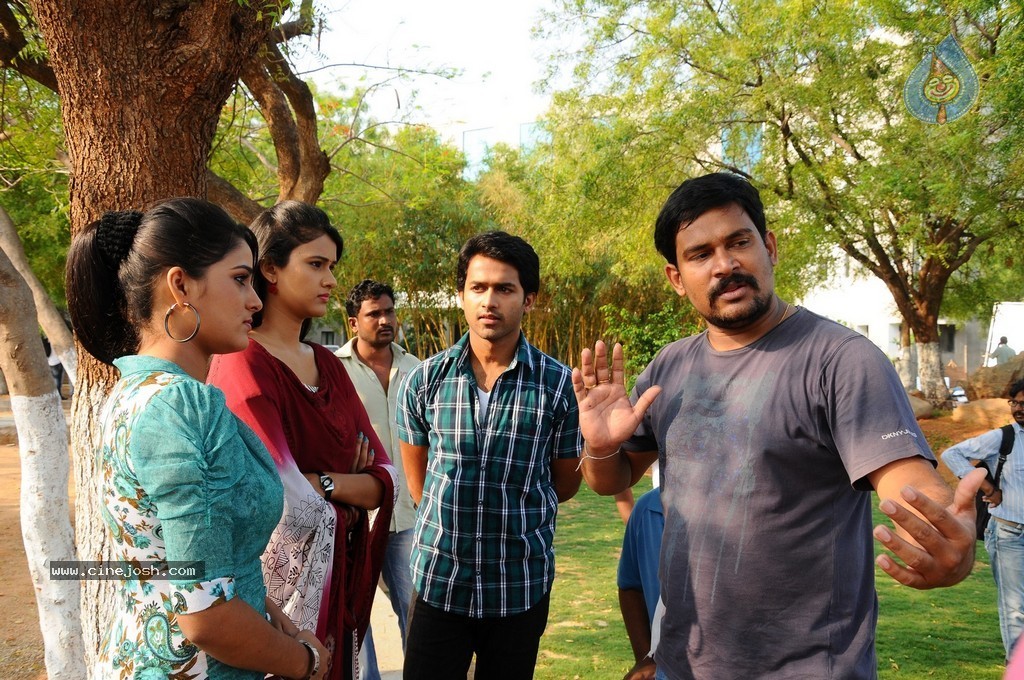 Gallo Telinattunde Posters n Stills - 5 / 22 photos